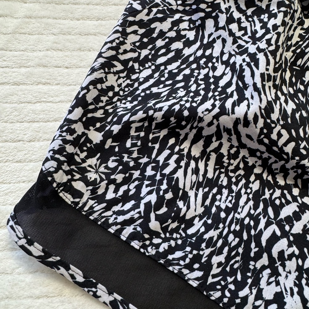 Athleta Black & White Dotted-Print Women’s Athletic Shorts - Picture 2 of 6
